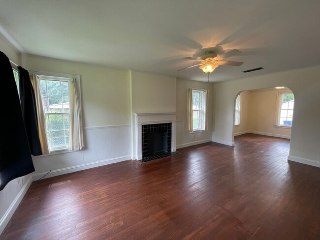 Building Photo - Cozy Home Located In Broadmoor