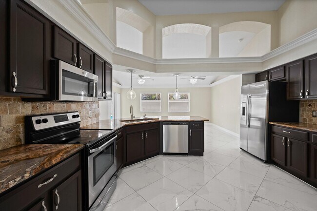 Building Photo - 5450 NW South Crisona Ct