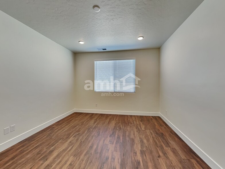 Building Photo - 9376 W Dove Creek St