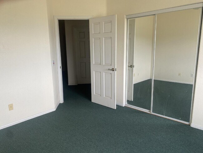 Building Photo - "Modern 5-Bedroom Sanctuary with 3 Baths and 4,353 Sq Ft of Comfort in San Bernardino!"