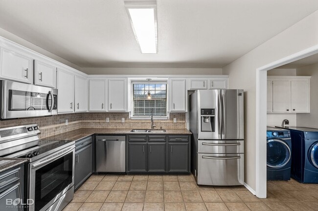 Building Photo - 5005 Longstreet Pl