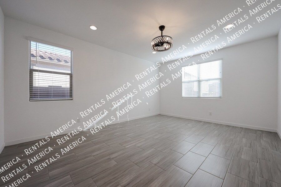 Building Photo - 2256 E Ridgewood Ln