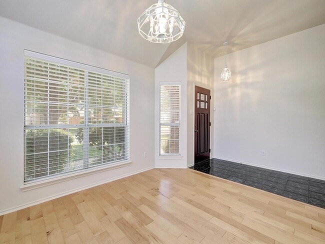 Building Photo - 213 Mesa Verde