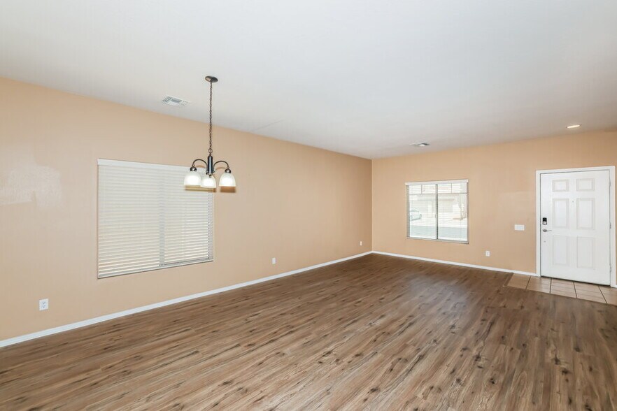 Building Photo - 9427 W Monte Vista Rd