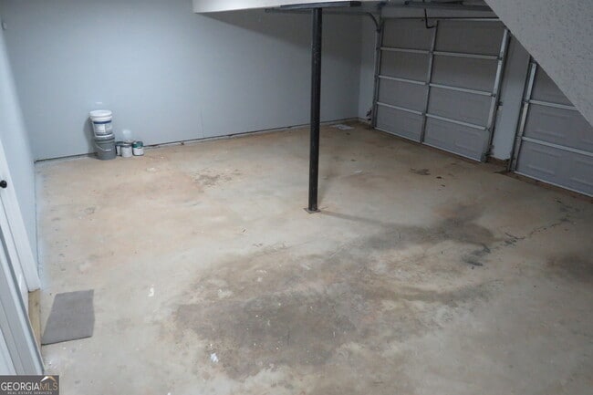 Building Photo - 2060 Bedford Ct