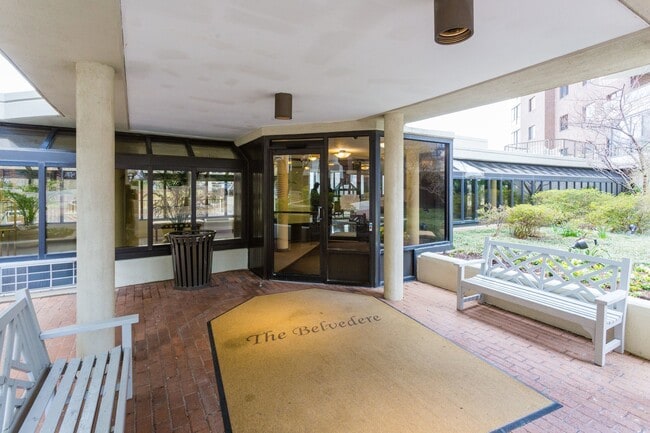 Building Photo - 1600 N Oak St