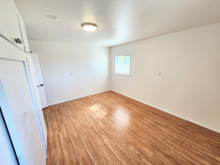 Building Photo - 320 Park Ave