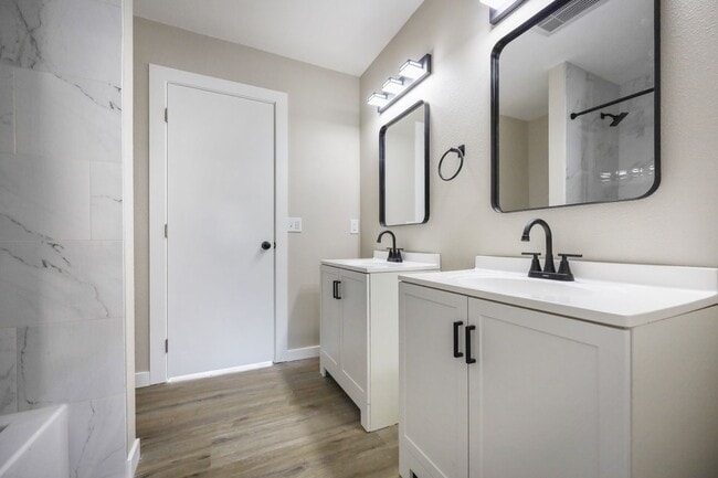 Building Photo - 2-Bedroom Duplex in SE Portland