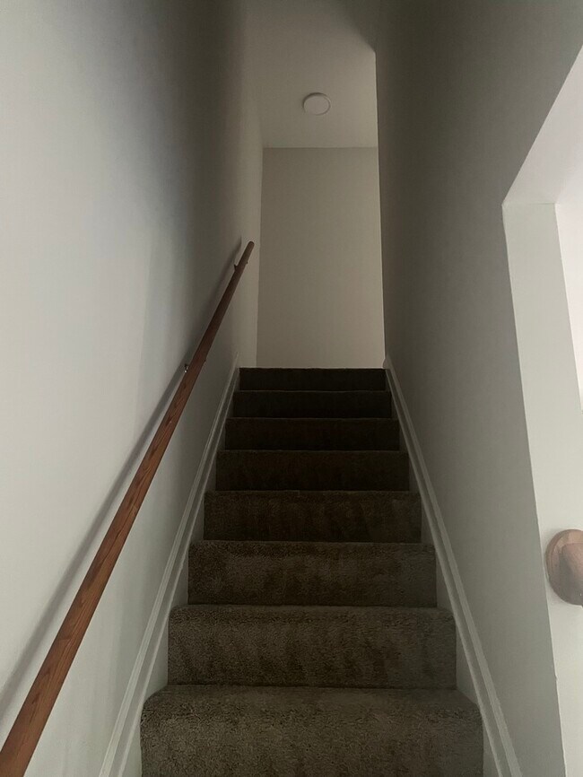 Building Photo - 3 Bedrooms 2 Bathrooms in a GREAT AREA