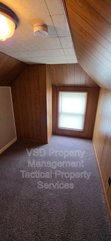 Building Photo - 8204 Vineyard Ave