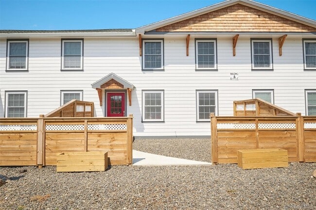 Building Photo - 5728 209