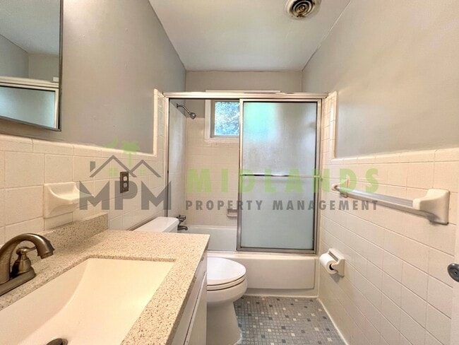 Building Photo - 623 Henderson St