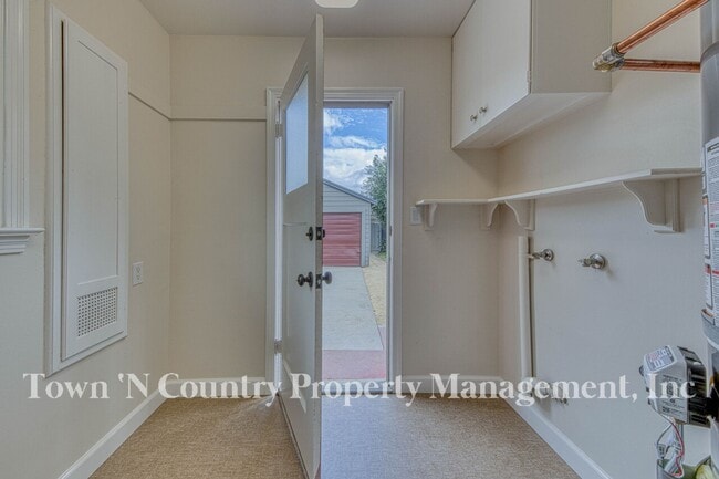 Building Photo - Charming 2BR/1BA Home in South Salinas!