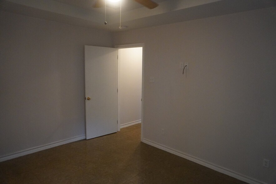 Building Photo - 1306 N Moorefield Rd
