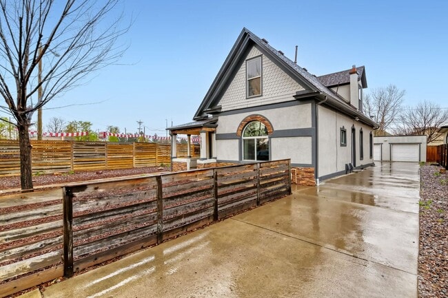 Building Photo - Updated Historic 5BR Near Downtown Denver & Light Rail! June Move-in Special!