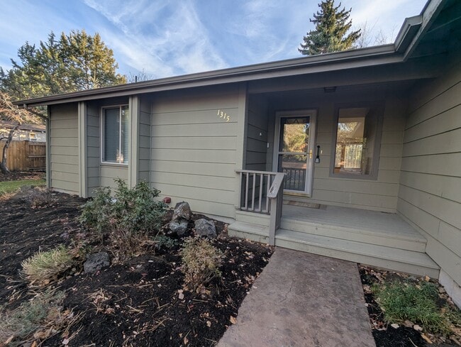 Building Photo - 1315 NE Paula Dr