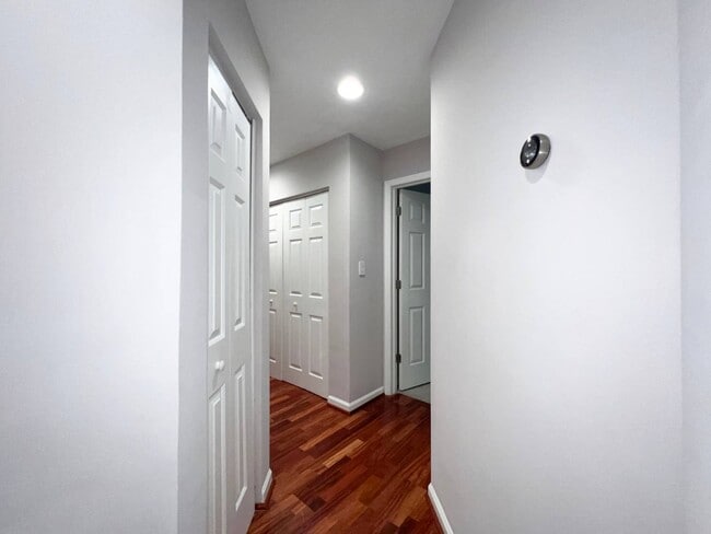 Building Photo - 221 New Kent Pl