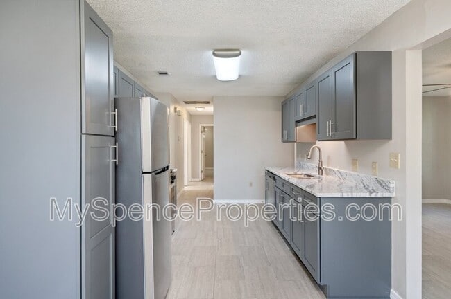 Building Photo - 440 Apple Dr