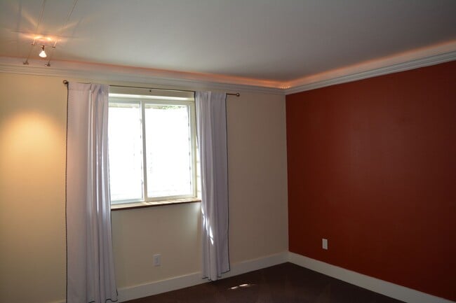 Building Photo - 3 Bed 2 Bath Beautiful Craftsman Home in Missoula $2,900/month