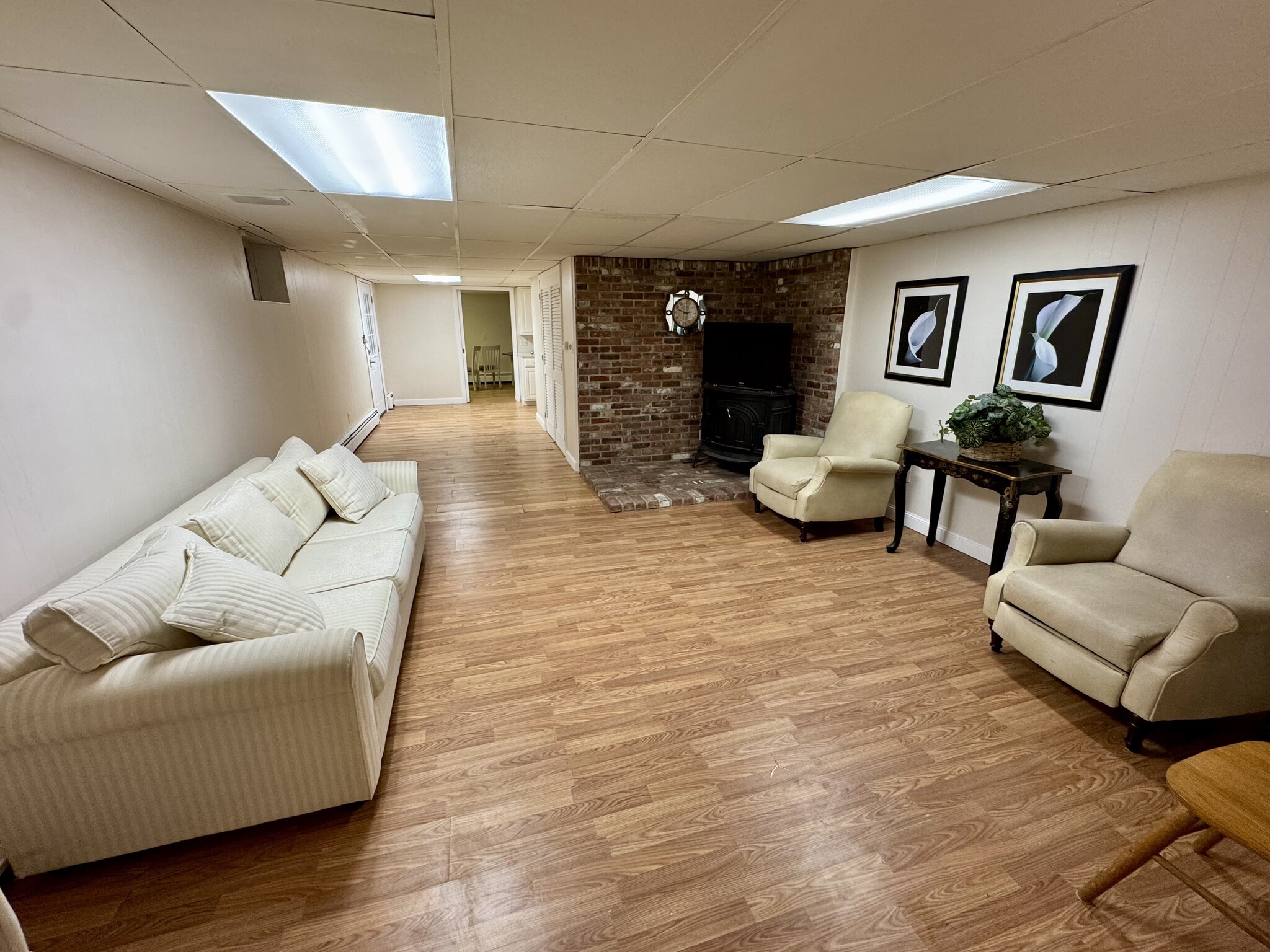 Building Photo - 102 Hillside Rd