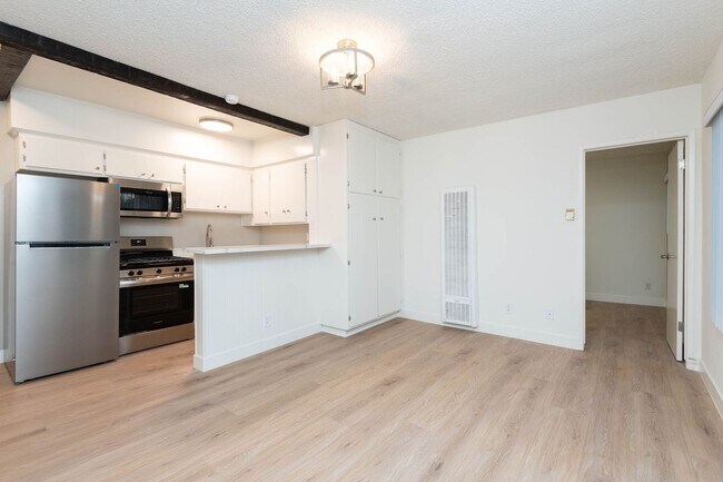 Interior Photo - 12740 Venice
