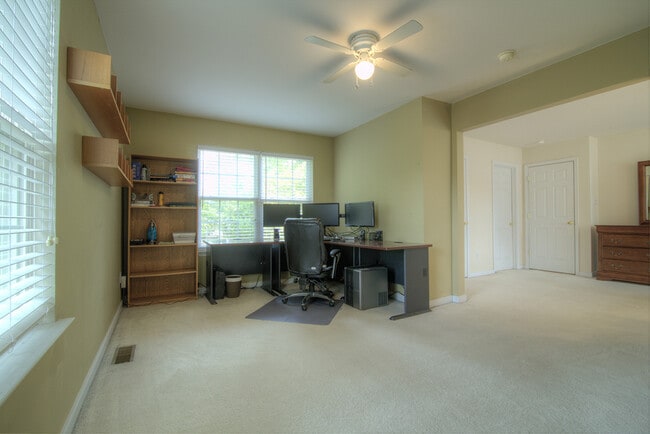 Building Photo - Large 3 Bedroom Home in Glen Allen! ***Available Mid July 2026***