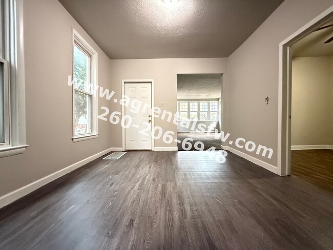 Building Photo - 2 Bedroom House - $300 off first months rent