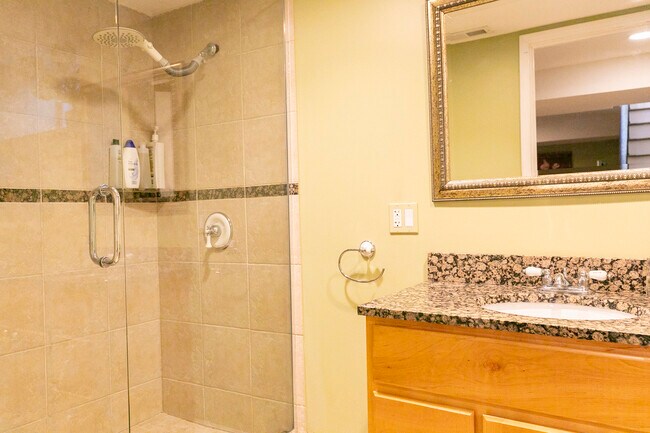 Building Photo - 9535 Osceola Ave