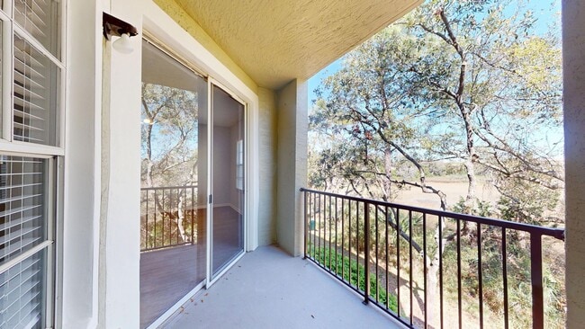 Building Photo - Nice 2 bedroom, 2 bathroom condo in the he...