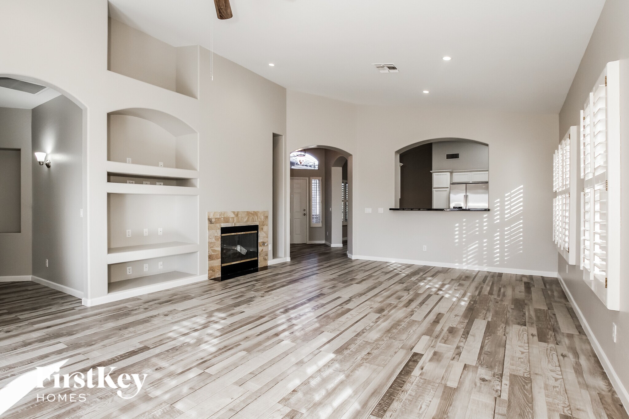 Building Photo - 11029 W Almeria Rd