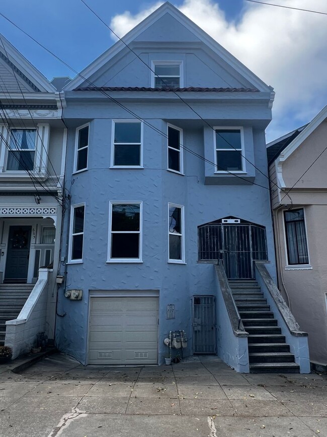 Building Photo - 659-661  2nd Ave.