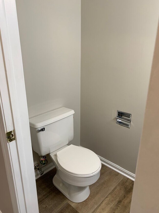 Building Photo - CONTRACT PENDING!!Spacious 2-story, 3 bed/...