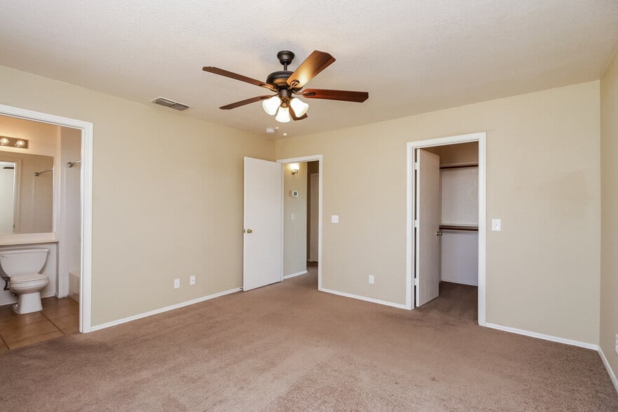 Building Photo - 8046 E Fairfield St