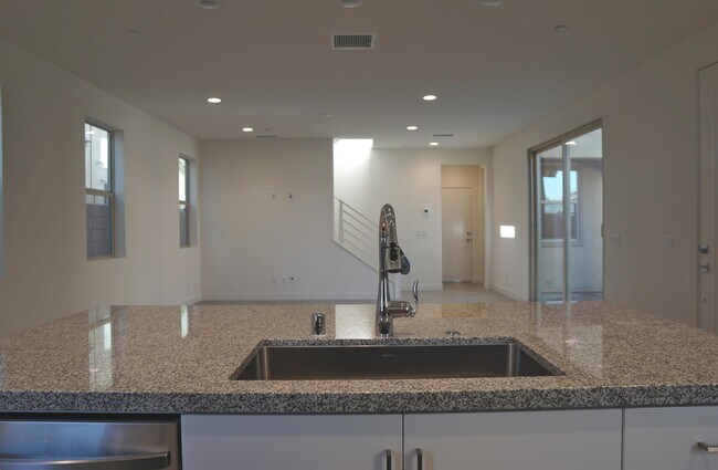 Building Photo - 36016 Franklin Dr