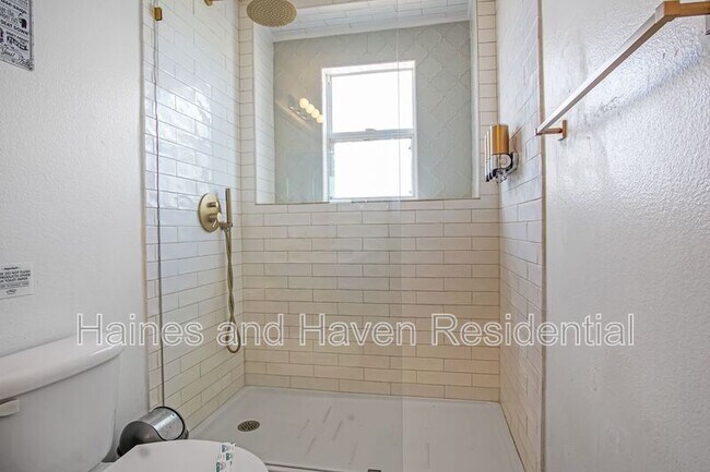 Building Photo - 403 Corvina Dr