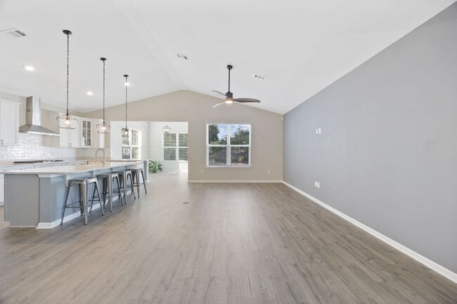 Building Photo - Modern 3 Bedroom 2 Bathroom Myrtle Beach Home