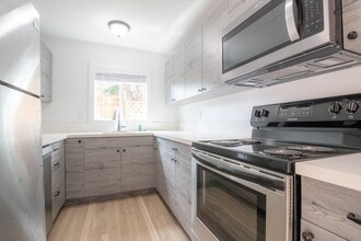 Building Photo - 4845-4847 SE 65th