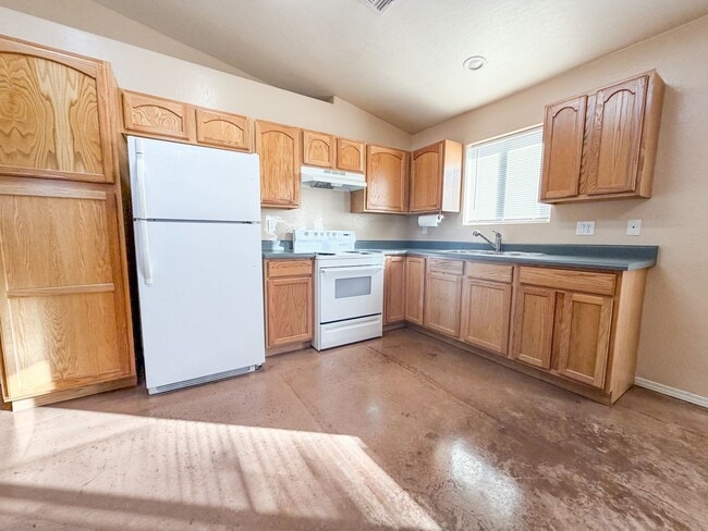 Building Photo - DUPLEX APARTMENT - RIMROCK/LAKE MONTEZUMA