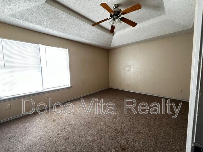 Building Photo - 4105 N 24th Ln
