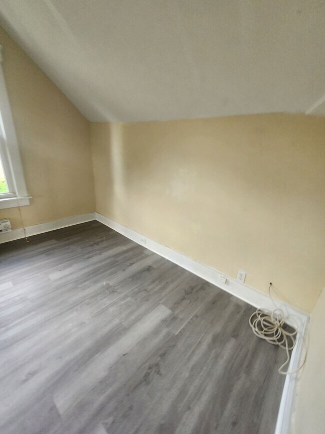 Building Photo - One Bedroom Clean Apt For Rent