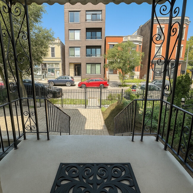 Building Photo - 3607 W Wrightwood Ave