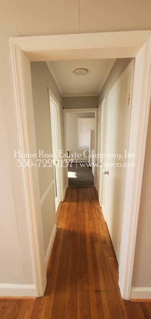 Building Photo - 832 Gray Ave NE