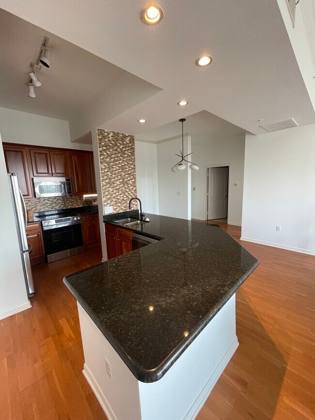 Building Photo - 3225 Turtle Creek Blvd Blvd