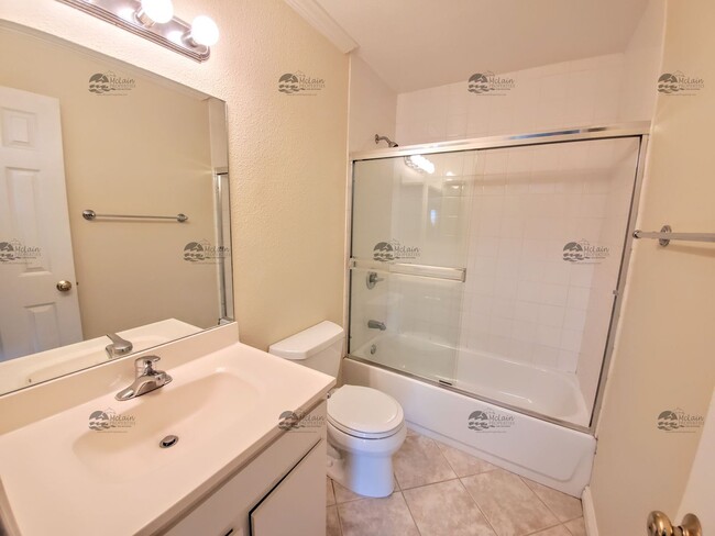 Building Photo - 1 Bed/1Bath in The Grove Gated Carlsbad Co...