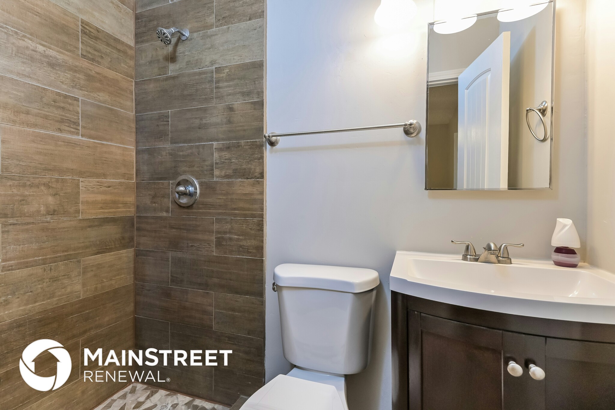 Building Photo - 3701 E Dover Stravenue