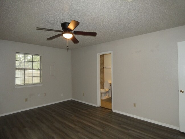 Building Photo - 325 Asbury Dr