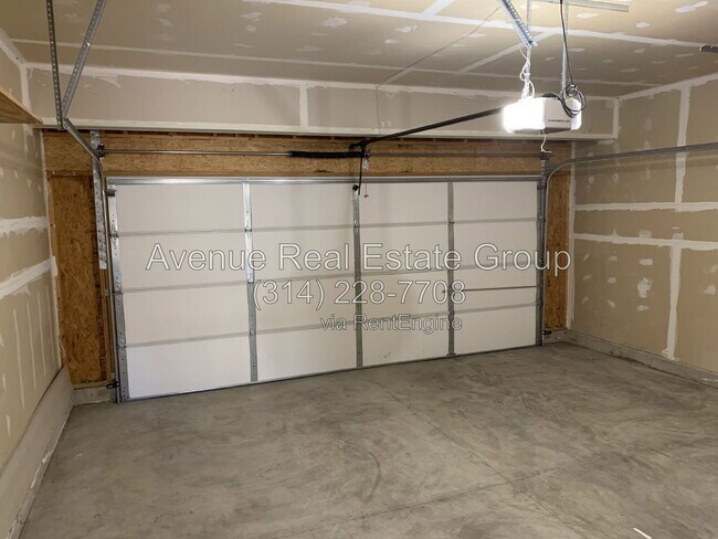 Building Photo - 554 Parkgate Dr
