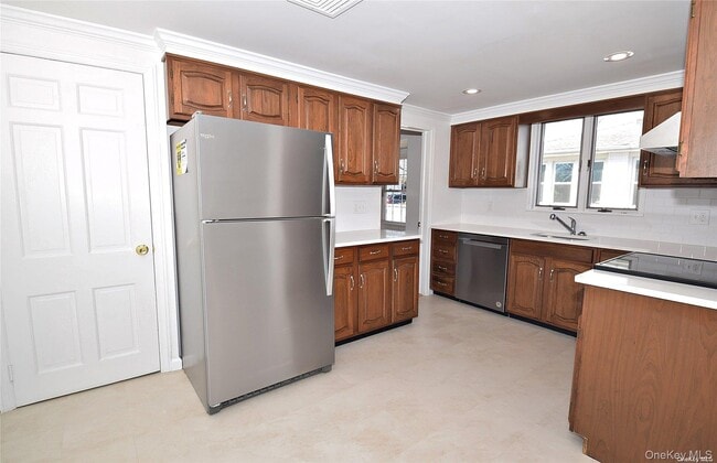 Building Photo - 27 N Lewis Pl