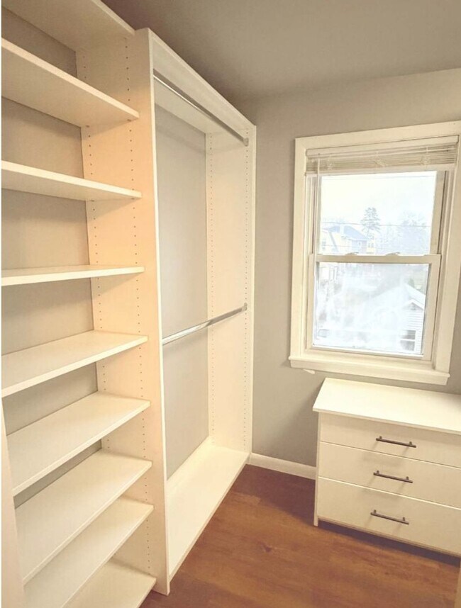 Building Photo - Charming Home in Wilson School District