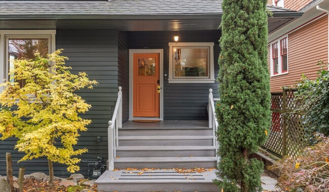 Building Photo - 173 Aloha St